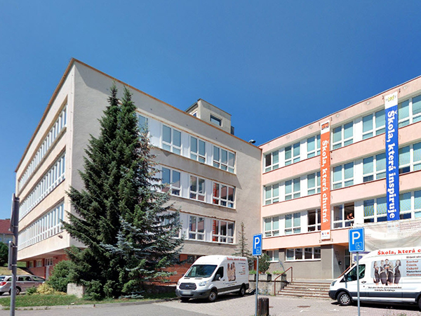 Budova školy ve Žďáru nad Sázavou